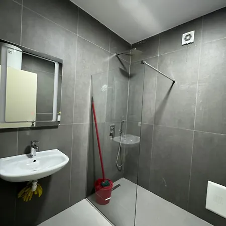 アパート Comfort Center ティラナ